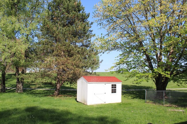 Building Photo - 3-4 Bedroom Cloverdale Home in a Quiet Cou...