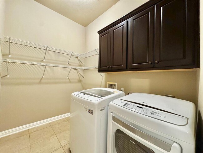 Building Photo - 4207 Oldenburg Ln