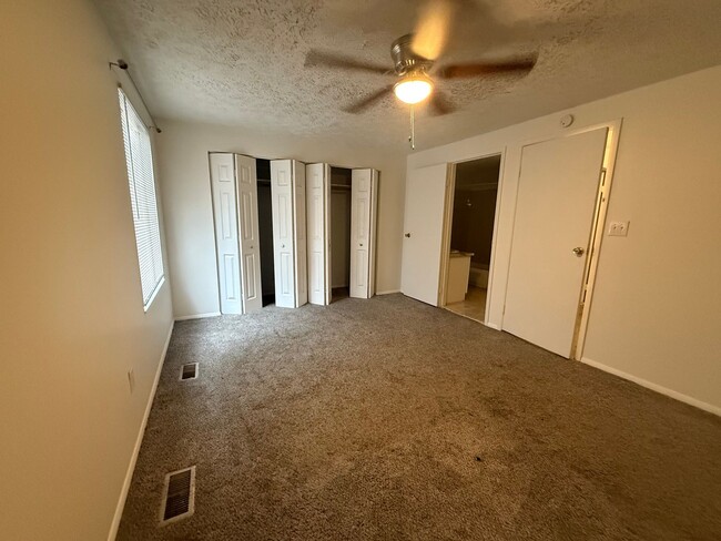 Building Photo - 3-Bedroom, 1.5 Bathroom Townhome at Magrud...