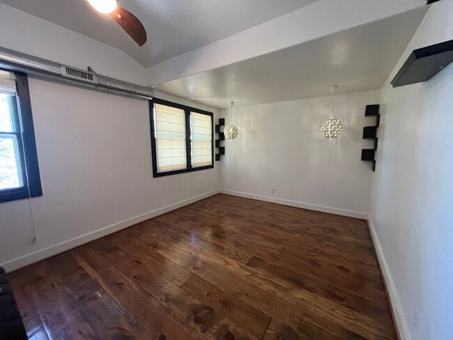 Building Photo - 217 Nw 22. 3 bed. 2 bath, 1 car garage w/ ...