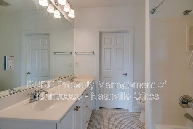 Building Photo - 760 Wedgewood Park