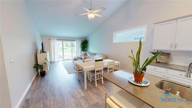 Building Photo - 2143 Fieldbrook Dr