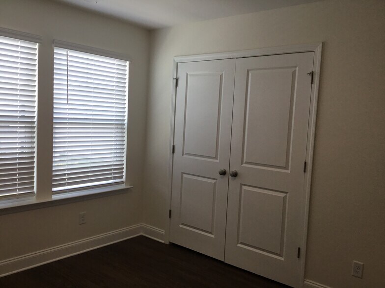 Building Photo - 324 Crabapple Cir