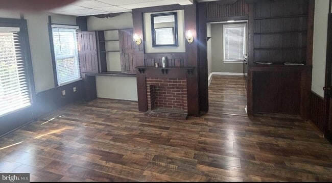 Building Photo - 18 N Pearl St