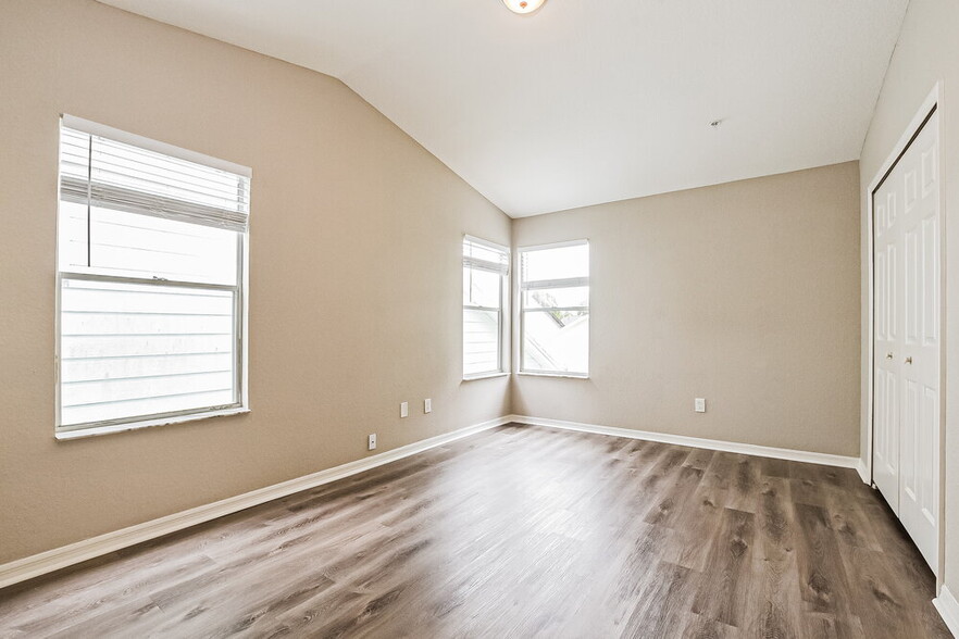 Building Photo - 3363 Hamlet Loop