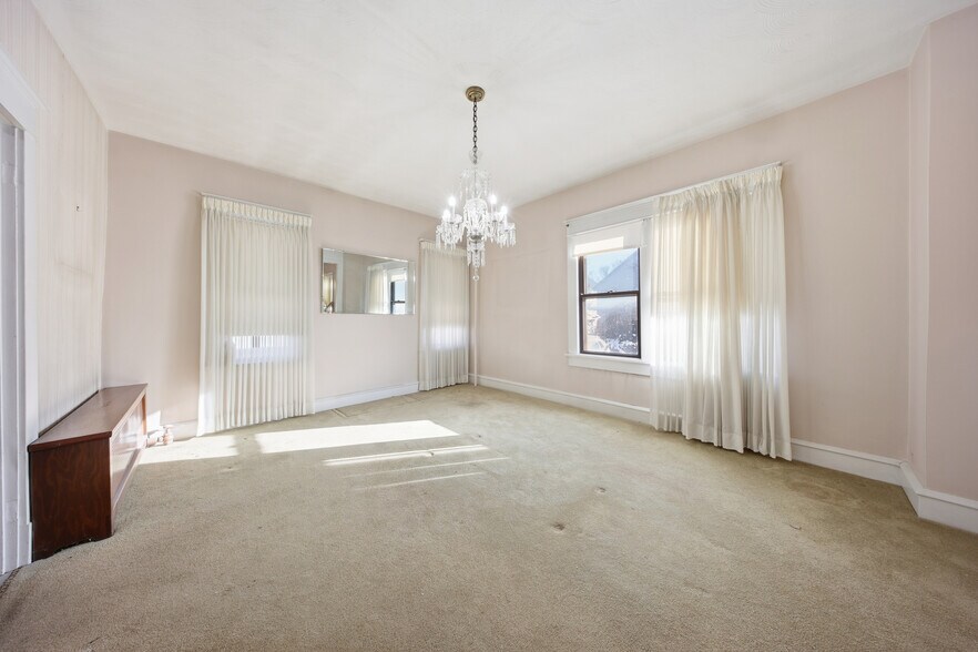 Building Photo - 612 Philo St