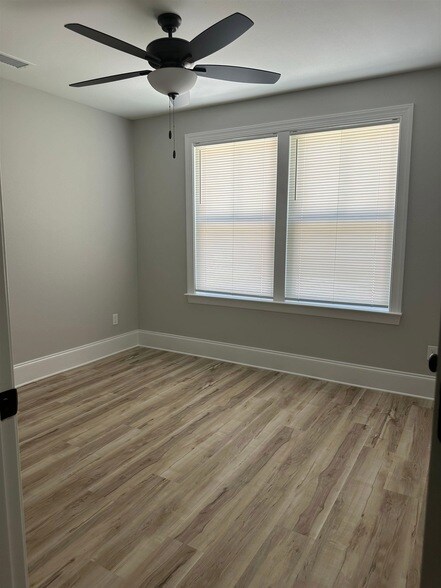 Building Photo - 11 Provo Pl