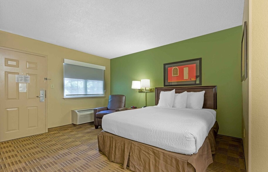 Building Photo - Furnished Studio-Greensboro - Wendover Ave. - Big Tree Way