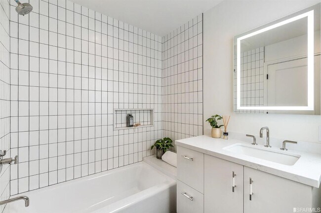 Building Photo - Glen Park: Impressive Top Floor Unfurnishe...