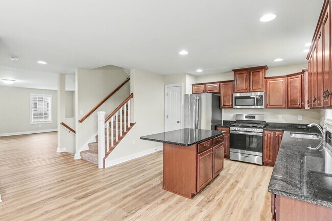 Building Photo - Three bedroom, 2.5 townhome in Mechanicsburg near Trindle Rd.