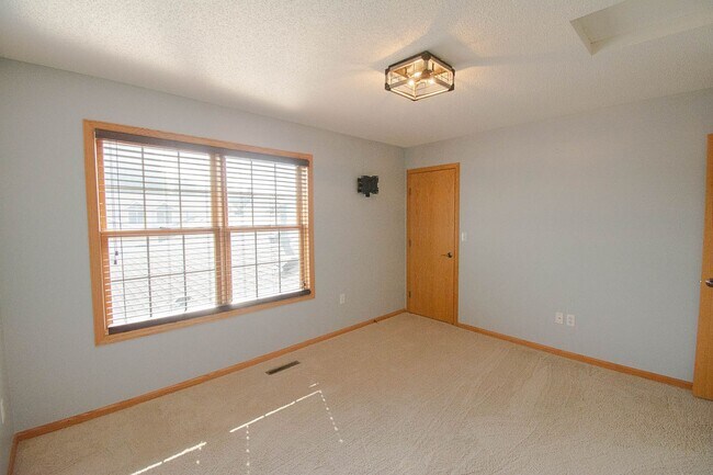 Building Photo - 3057 Venice Ln NW