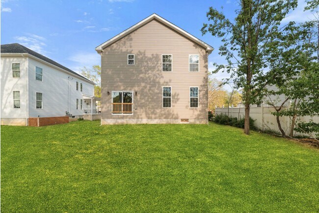 Building Photo - 447 Redwood Ave
