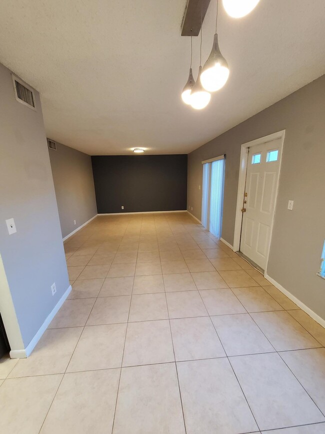 Building Photo - 2445 SW 22nd Ave