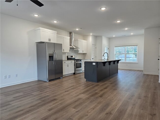 Building Photo - 826 N Crater Ave