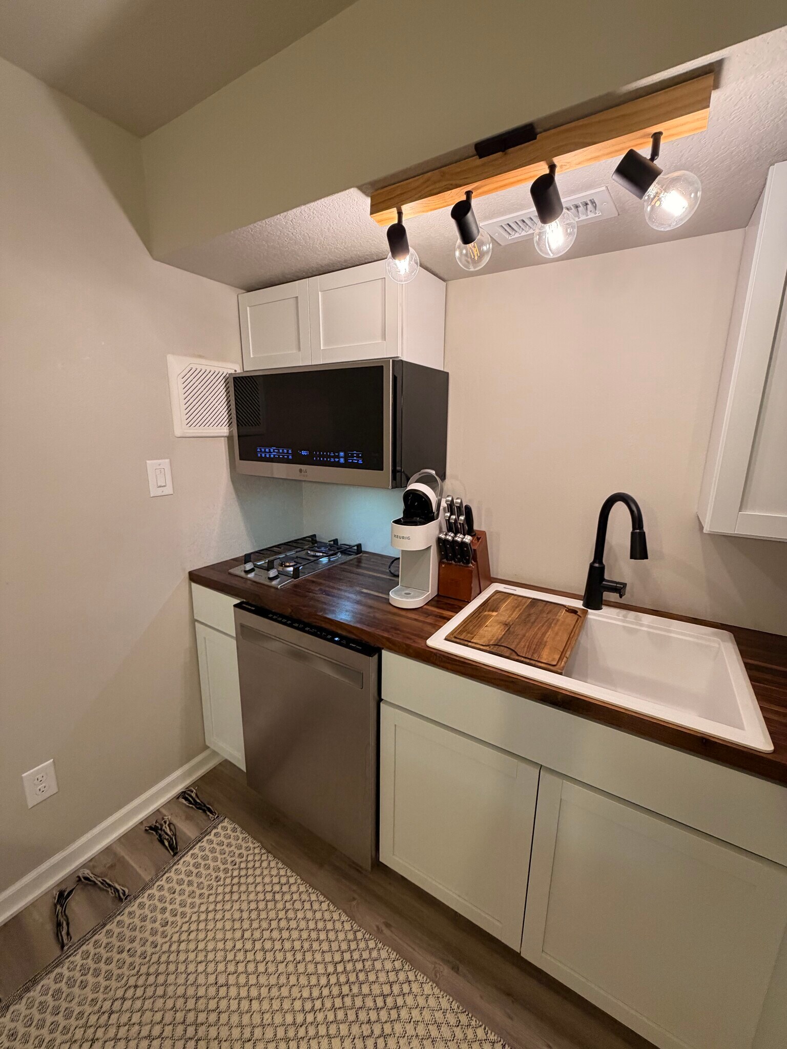 Building Photo - 4434 Honey Bee Rdg