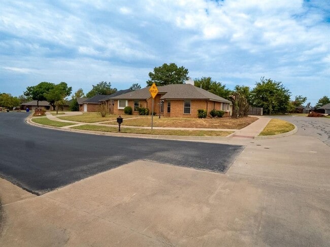 Building Photo - 3201 Creekwood Ct