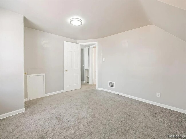 Building Photo - 9744 Lakepointe St