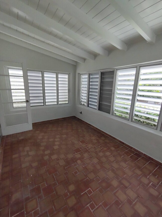 Building Photo - 4648 SW 12th St