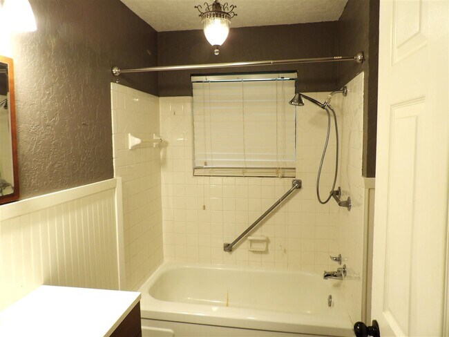 Building Photo - 407 NW 56th St