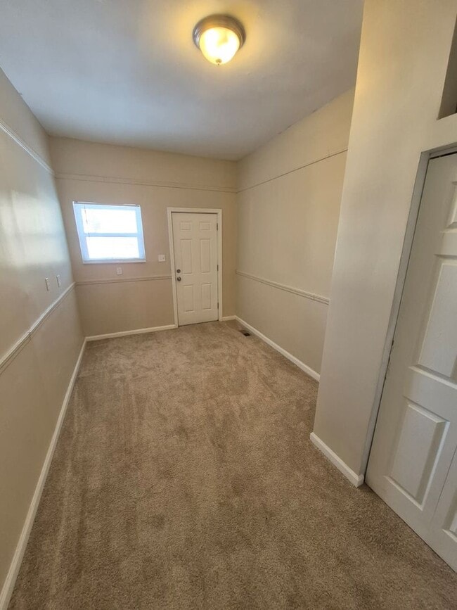 Building Photo - 132 Evergreen Ave