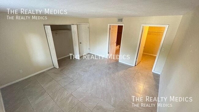 Building Photo - 2130 Forest Knoll Dr NE