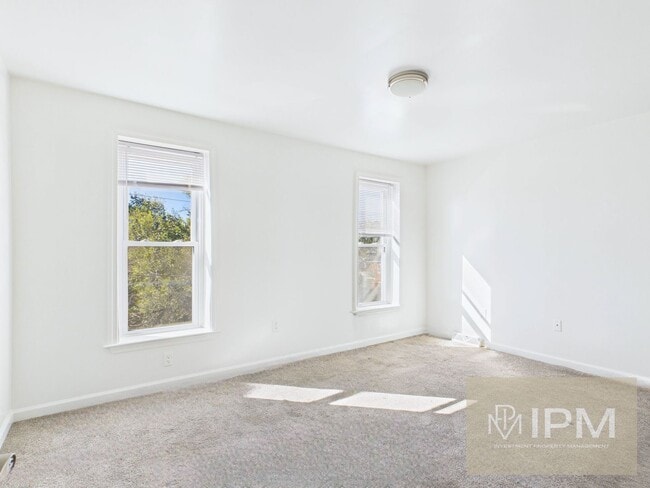 Building Photo - 1/2 OFF First Months Rent! Spacious 3 Bedr...