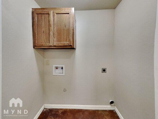 Building Photo - 111 Jolin Ln