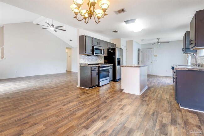 Building Photo - 873 Brande Ct