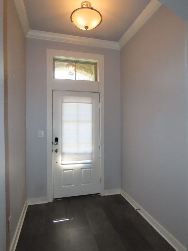 Building Photo - Beautiful 3 Bedroom, 2 Bath Home in South ...