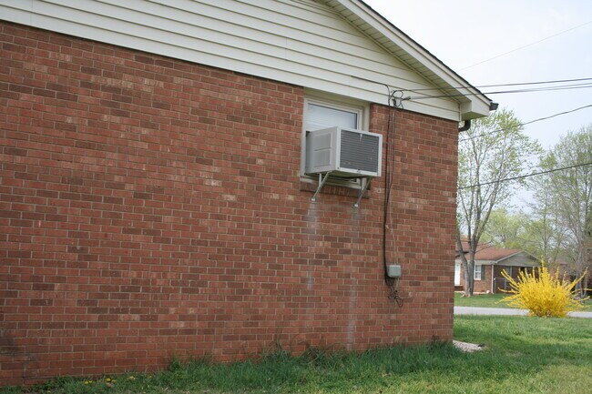 Building Photo - 3695 Weyland Dr