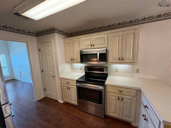 Building Photo - 4845 Shenandoah Dr