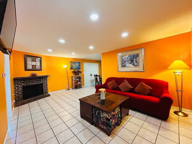 Building Photo - 8871 Belmont St