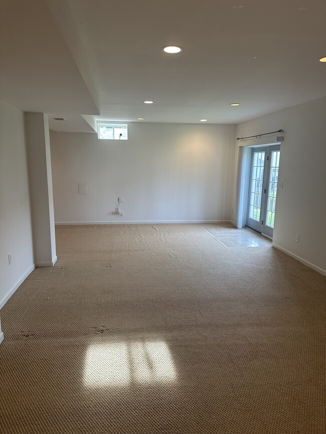 Building Photo - 131 Claude Ct SE
