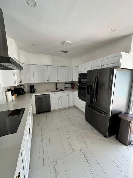 Building Photo - 1260 SW 32nd St