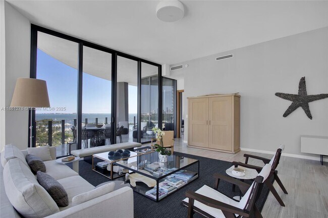 Building Photo - 2811 S Bayshore Dr