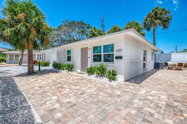 Primary Photo - 1137 N Moonmist Ct