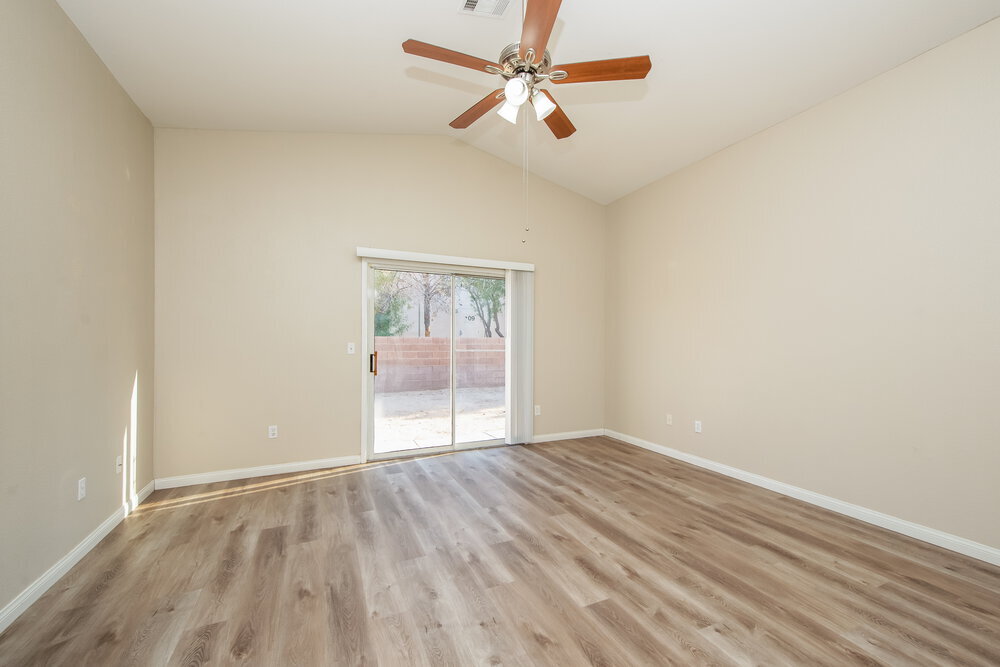 Building Photo - 8016 W Shady Glen Ave