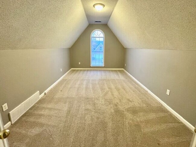 Building Photo - Spacious 3-bedroom. 2.5 bath in Cordova with 2 loft spaces.