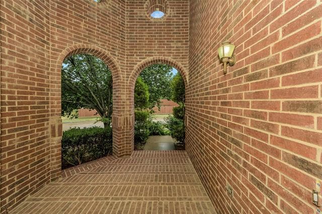 Building Photo - 2428 Kingsley Dr