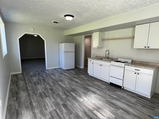 Building Photo - 1307 King St