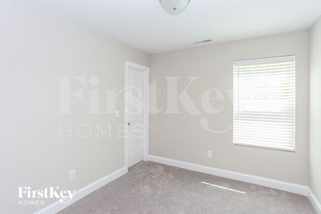 Building Photo - 2071 Samantha Dr