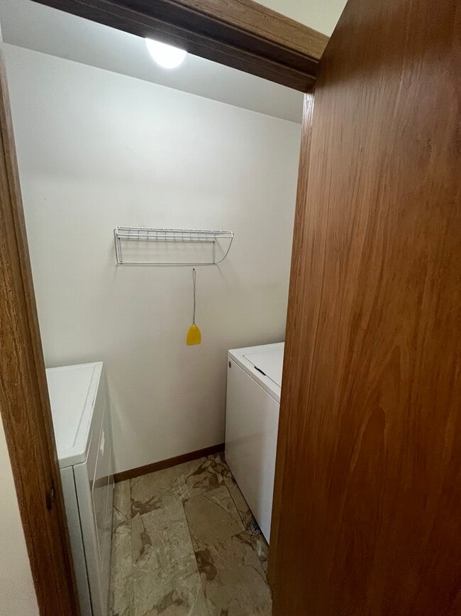 Building Photo - 1524 W Sand Bar Ct