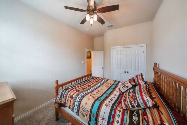 Building Photo - Executive-Style Home Now Available in Crossvine (Schertz) Realtor Commission: $750