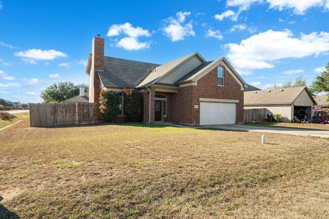 Building Photo - Spacious 4BR Home w/ Game Room | No HOA | Prime Selma Location - Realtor Commission: $500