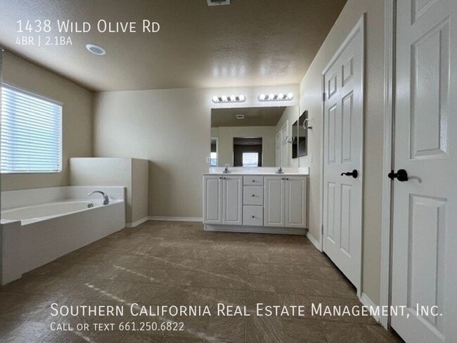 Building Photo - 1438 Wild Olive Rd