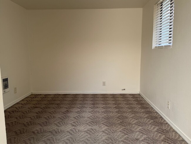 Building Photo - 2032 NE Oswego Ave