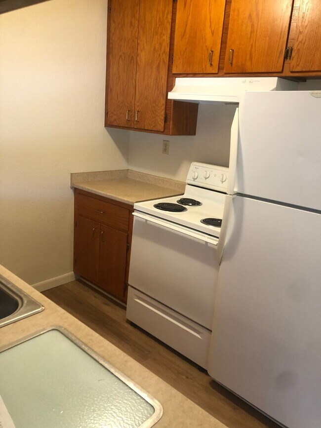 Building Photo - 2512 Standiford Ave