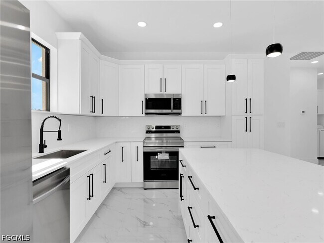 Building Photo - 3419 8th St SW