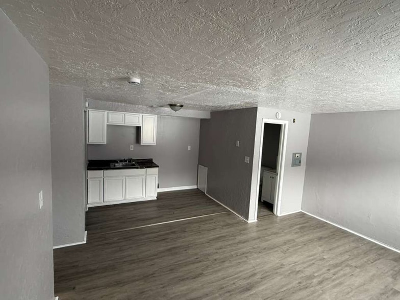 Building Photo - 15112 Euclid Ave