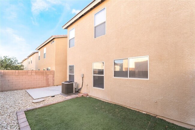 Building Photo - 182 Gilliflower Ave